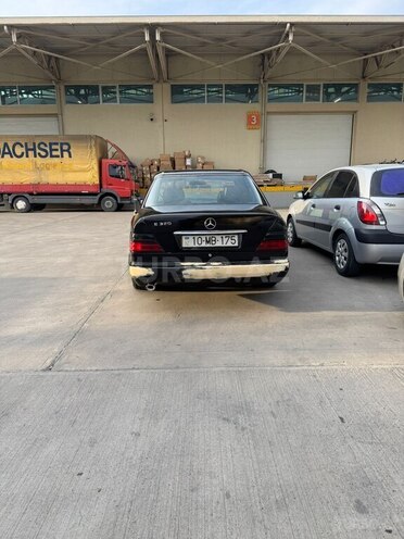 Mercedes E 200 1995, 273,000 km - 2.0 l - Bakı