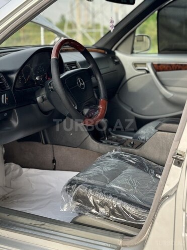 Mercedes C 230 1998, 270,000 km - 2.3 л - Saatlı