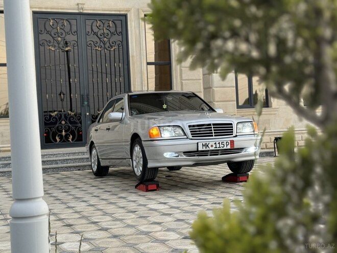 Mercedes C 230 1998, 270,000 km - 2.3 л - Saatlı