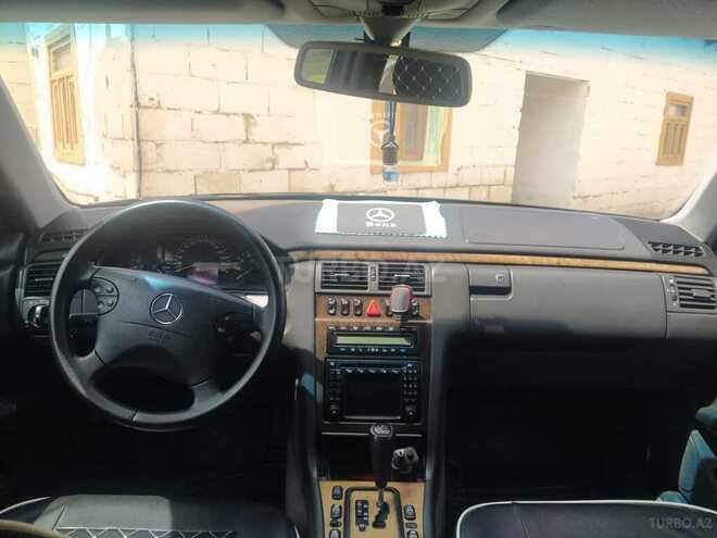 Mercedes E 240 2001, 270,000 km - 2.4 l - Hacıqabul