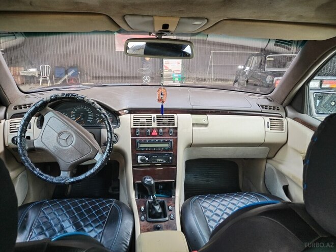 Mercedes E 230 1996, 369,490 km - 2.3 л - Tovuz