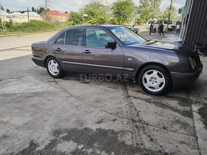 Mercedes E 230 1996, 369,490 km - 2.3 л - Tovuz