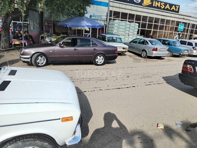 Mercedes E 230 1996, 369,490 km - 2.3 л - Tovuz