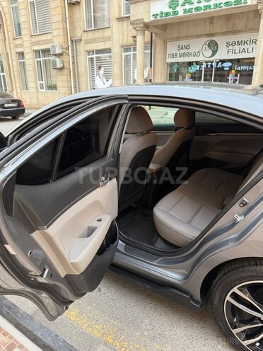 Hyundai Elantra 2017, 820,000 km - 2.0 l - Şəmkir