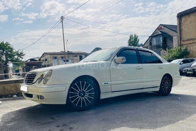 Mercedes E 220 d 2001, 298,000 km - 2.2 l - Bakı