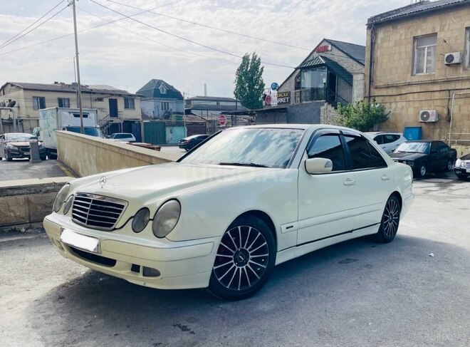 Mercedes E 220 d 2001, 298,000 km - 2.2 l - Bakı