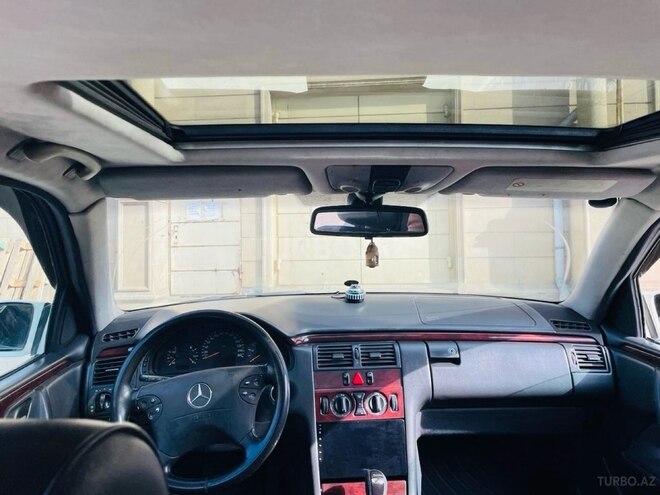 Mercedes E 220 d 2001, 298,000 km - 2.2 l - Bakı
