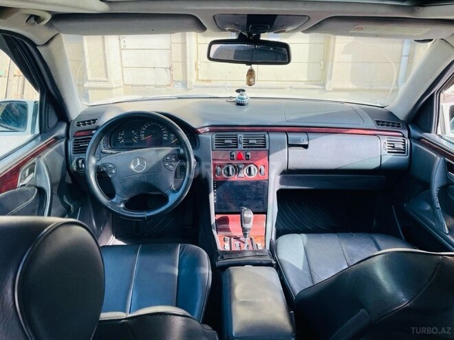 Mercedes E 220 d 2001, 298,000 km - 2.2 l - Bakı