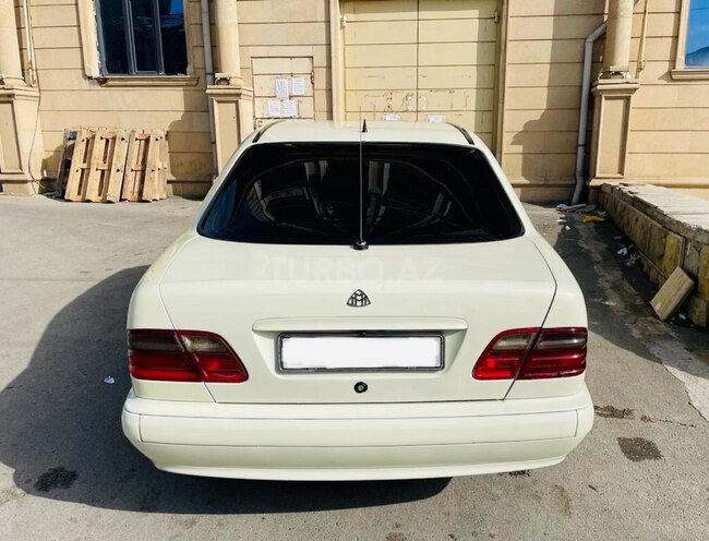 Mercedes E 220 d 2001, 298,000 km - 2.2 l - Bakı