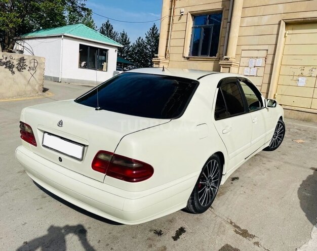 Mercedes E 220 d 2001, 298,000 km - 2.2 l - Bakı