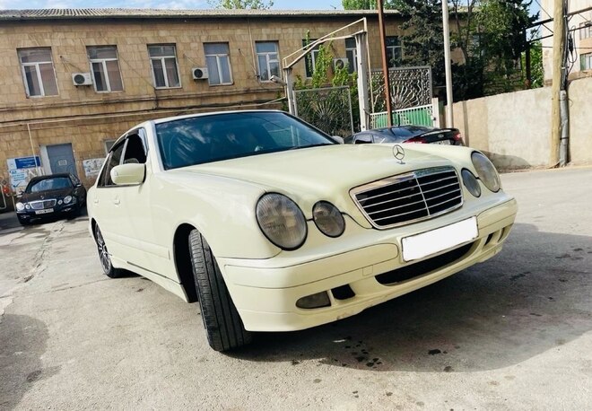 Mercedes E 220 d 2001, 298,000 km - 2.2 l - Bakı