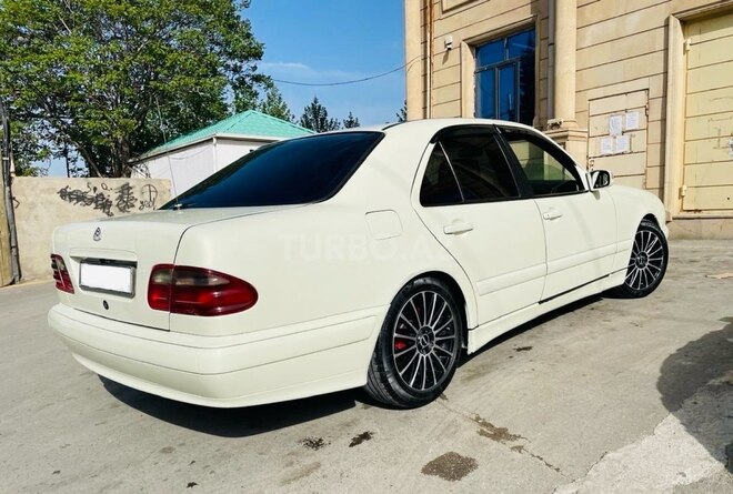 Mercedes E 220 d 2001, 298,000 km - 2.2 l - Bakı