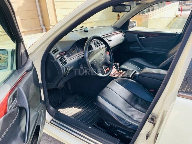 Mercedes E 220 d 2001, 298,000 km - 2.2 l - Bakı