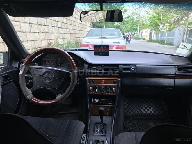 Mercedes E 200 1990, 217,000 km - 2.0 l - Bakı