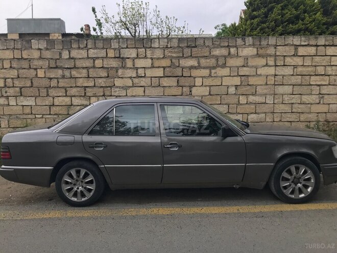 Mercedes E 200 1990, 217,000 km - 2.0 l - Bakı