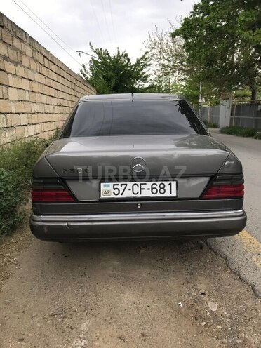 Mercedes E 200 1990, 217,000 km - 2.0 l - Bakı