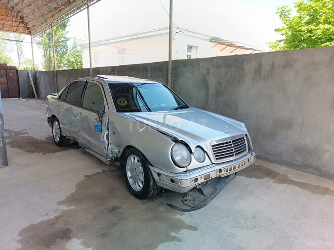 Mercedes E 200 2000, 304,900 km - 2.0 л - Ağstafa