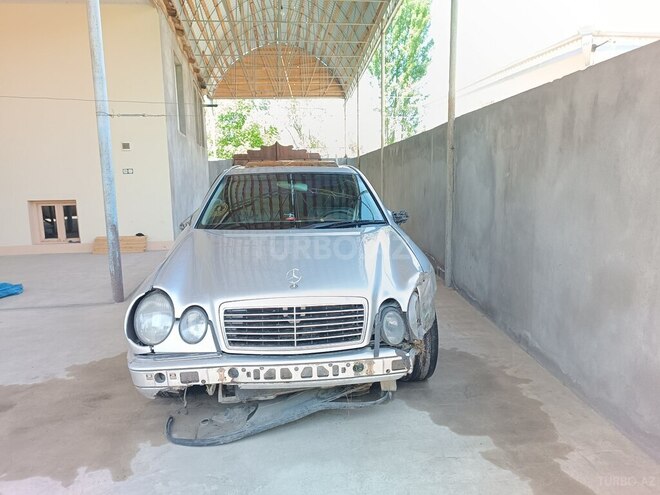 Mercedes E 200 2000, 304,900 km - 2.0 л - Ağstafa