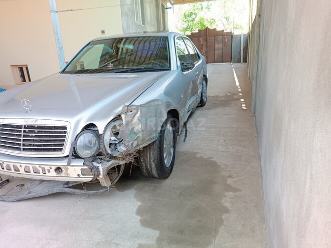 Mercedes E 200 2000, 304,900 km - 2.0 л - Ağstafa