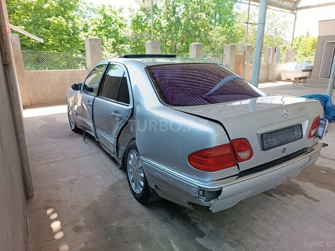 Mercedes E 200 2000, 304,900 km - 2.0 л - Ağstafa