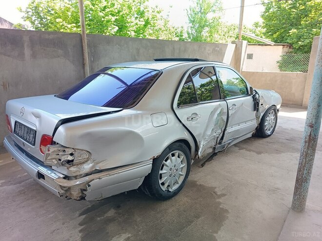 Mercedes E 200 2000, 304,900 km - 2.0 л - Ağstafa