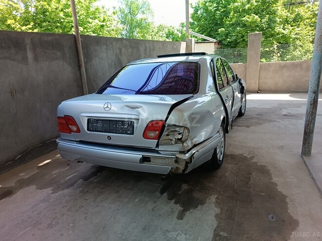 Mercedes E 200 2000, 304,900 km - 2.0 л - Ağstafa
