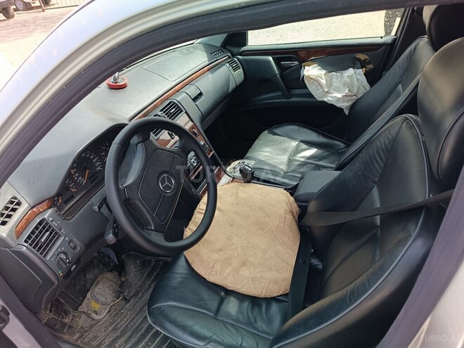 Mercedes E 200 2000, 304,900 km - 2.0 л - Ağstafa