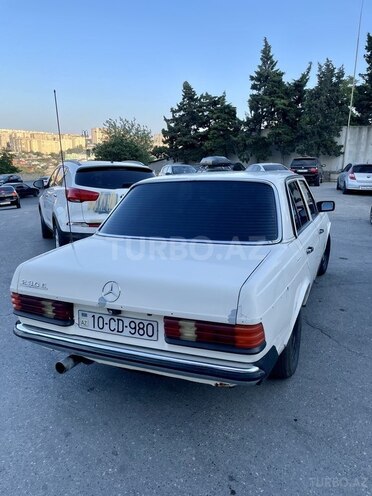 Mercedes E 230 1983, 245,000 km - 2.3 l - Bakı