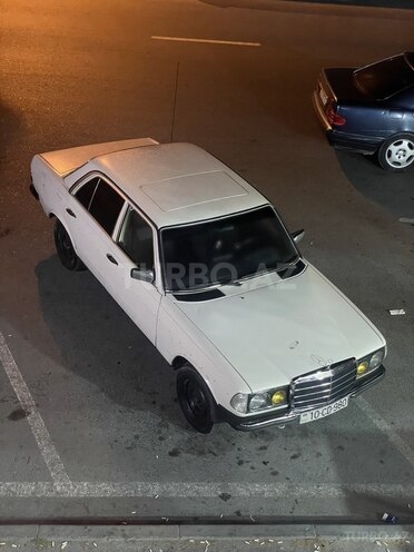 Mercedes E 230 1983, 245,000 km - 2.3 l - Bakı
