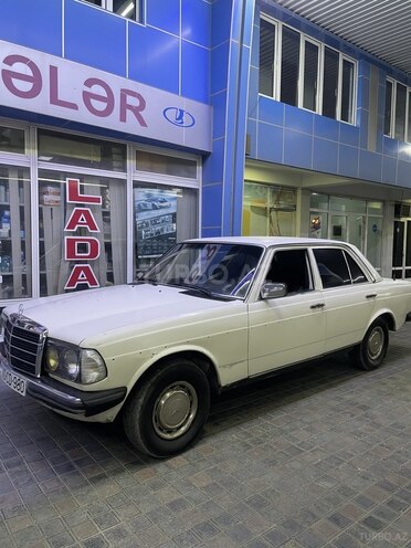 Mercedes E 230 1983, 245,000 km - 2.3 l - Bakı
