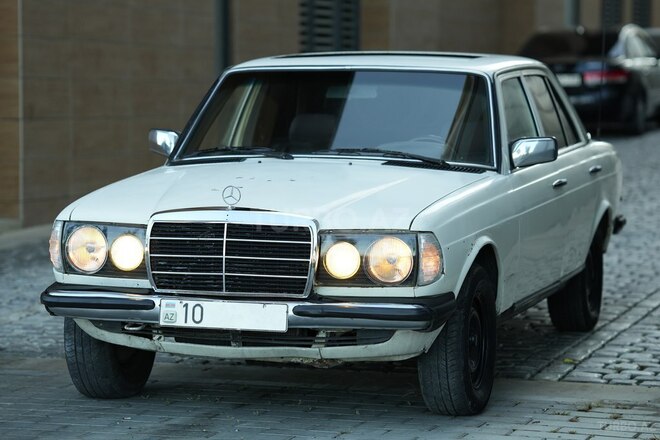 Mercedes E 230 1983, 245,000 km - 2.3 l - Bakı