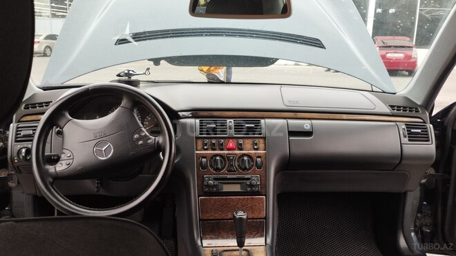 Mercedes E 240 2000, 370,358 km - 2.4 l - Bakı