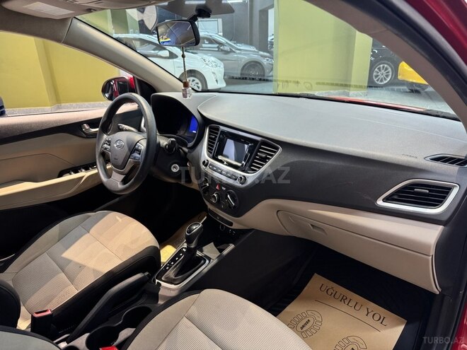 Hyundai Accent-14