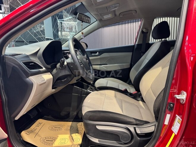 Hyundai Accent-17