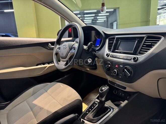 Hyundai Accent-15