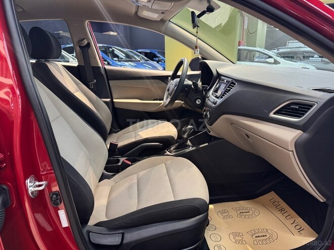 Hyundai Accent-13