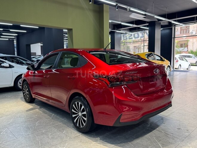 Hyundai Accent-9