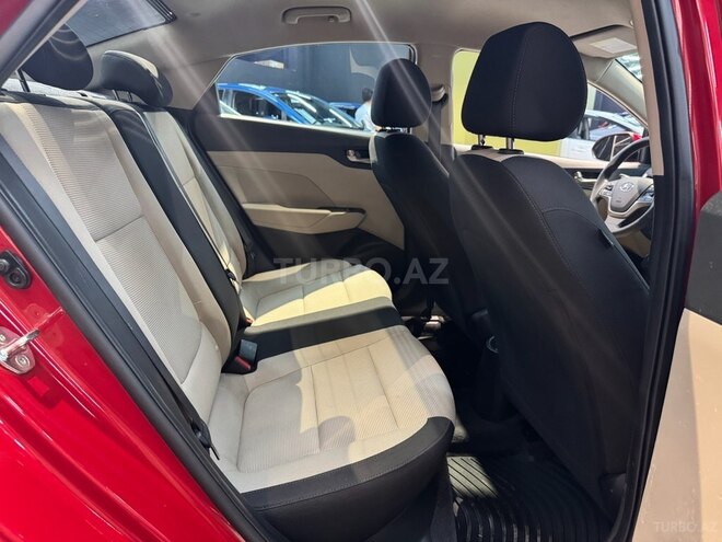 Hyundai Accent-12