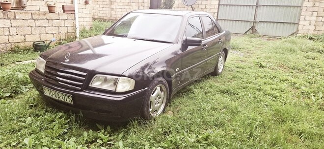 Mercedes C 240 2000, 380,000 km - 2.4 л - Qəbələ