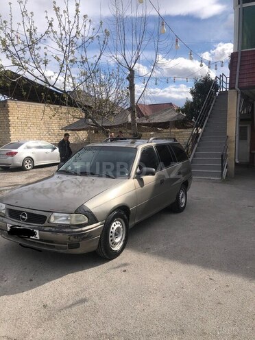 Opel Astra 1995, 100,000 km - 1.6 л - Göyçay