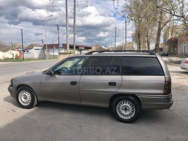 Opel Astra 1995, 100,000 km - 1.6 л - Göyçay