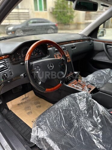 Mercedes E 220 d 2001, 310,000 km - 2.2 l - Bakı