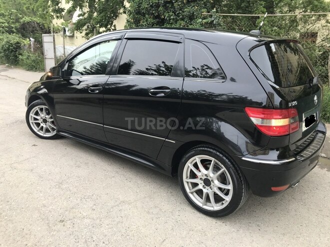 Mercedes B 180 2009, 137,000 km - 1.7 l - Sumqayıt