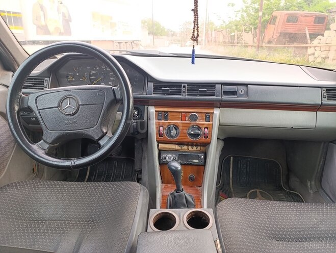 Mercedes E 200 d 1993, 330,000 km - 2.0 л - Bakı