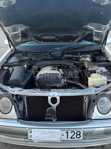 Mercedes E 200 1998, 331,256 km - 2.0 l - Bakı