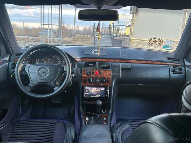 Mercedes E 200 1998, 331,256 km - 2.0 l - Bakı