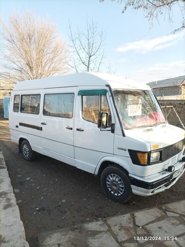 Mercedes 208 D 1994, 100,000 km - 2.9 л - Culfa