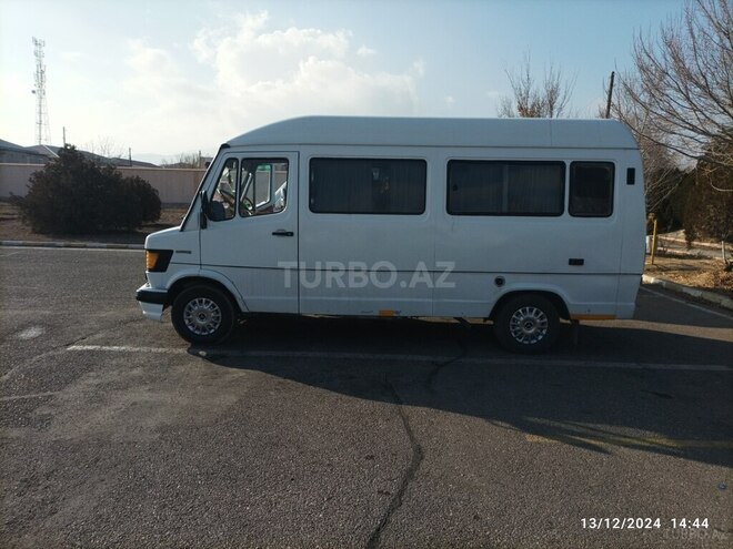 Mercedes 208 D 1994, 100,000 km - 2.9 л - Culfa