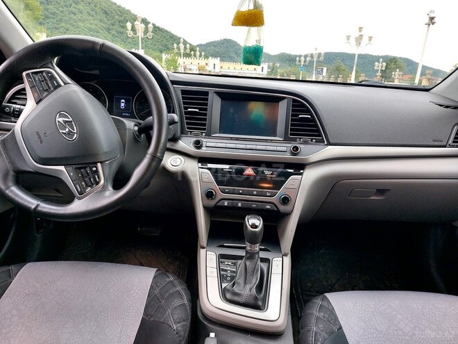 Hyundai Elantra 2016, 140,000 km - 2.0 л - Qəbələ