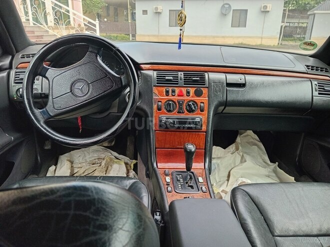 Mercedes E 220 d 1998, 92,574 km - 2.2 л - Biləsuvar